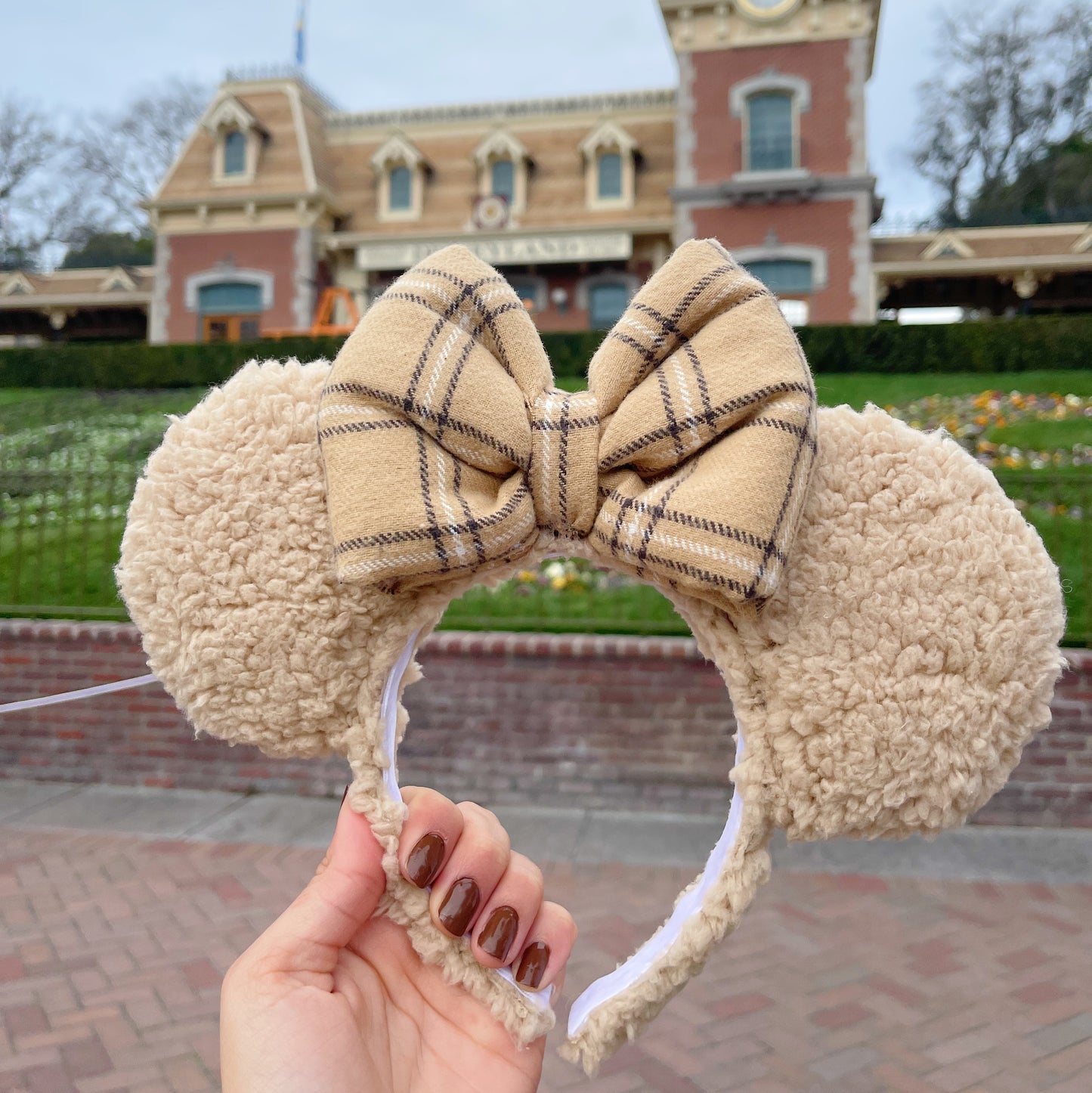 Latte Flannel Jumbo Bow Sherpa Ears